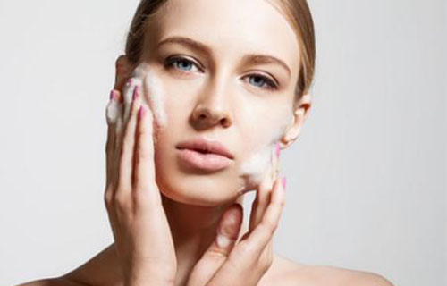 冬季用溫水洗臉好嗎 冬季洗臉要注意什么