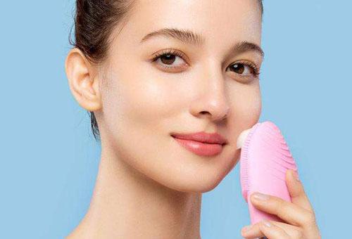 洗臉儀洗臉會(huì)導(dǎo)致毛孔變大嗎 如何正確使用洗臉儀
