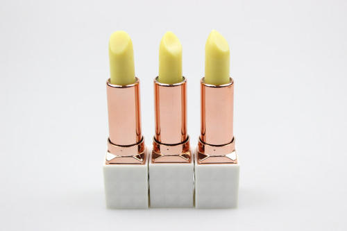 潤唇膏的制作方法是什么?告訴你如何制作唇膏!-易網健康<a href=http://www.xllyou.com/jkys/ target=_blank class=infotextkey>養生</a>網 潤唇膏的制作方法是什么?告訴你如何制作唇膏!