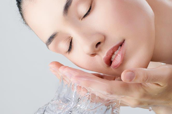 卸妝乳可以當洗面奶用嗎 卸妝乳洗面奶的使用順序-易網健康養生網 卸妝乳可以當洗面奶用嗎 卸妝乳洗面奶的使用順序