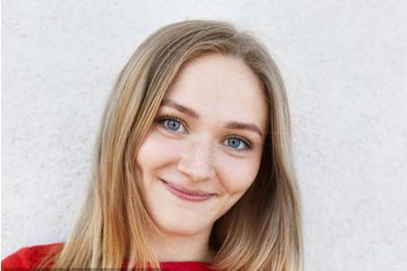 女生嘴唇發(fā)黑的五個原因,女孩恢復(fù)紅潤唇色的方法-易網(wǎng)健康<a href=http://www.xllyou.com/jkys/ target=_blank class=infotextkey>養(yǎng)生</a>網(wǎng) 女生嘴唇發(fā)黑的五個原因,女孩恢復(fù)紅潤唇色的方法