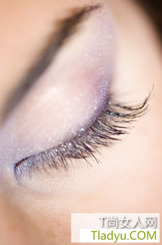 圣誕節亮片妝 Party閃出光彩-易網健康養生網 圣誕節亮片妝 Party閃出光彩