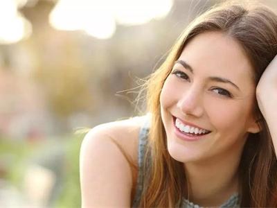 水痘的癥狀和治療，成年人長了水痘應(yīng)該怎么辦？