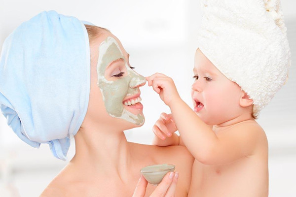 面膜什么時間敷效果最好?一天中敷面膜的最佳時間介紹-易網健康<a href=http://www.xllyou.com/jkys/ target=_blank class=infotextkey>養生</a>網 面膜什么時間敷效果最好?一天中敷面膜的最佳時間介紹