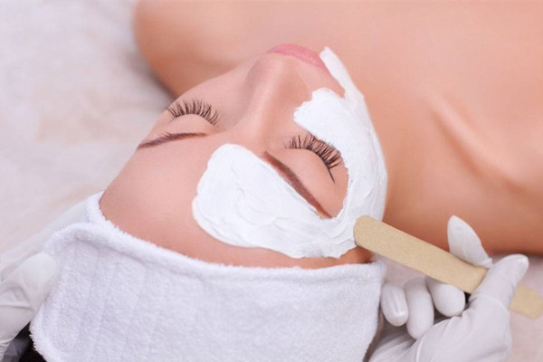 面膜什么時間敷效果最好?一天中敷面膜的最佳時間介紹-易網<a href=http://www.xllyou.com/ target=_blank class=infotextkey>健康養生</a>網 面膜什么時間敷效果最好?一天中敷面膜的最佳時間介紹