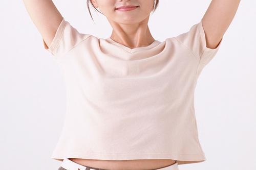 腋下脫毛會(huì)引起狐臭嗎?如何治療狐臭?-易網(wǎng)健康<a href=http://www.xllyou.com/jkys/ target=_blank class=infotextkey>養(yǎng)生</a>網(wǎng) 腋下脫毛會(huì)引起狐臭嗎?如何治療狐臭?