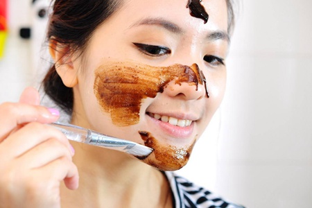 女生30歲臉上長痘痘的原因,長痘痘效果最佳的治療方法-易網健康<a href=http://www.xllyou.com/jkys/ target=_blank class=infotextkey>養生</a>網 女生30歲臉上長痘痘的原因,長痘痘效果最佳的治療方法