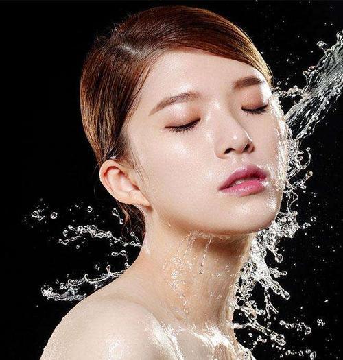 干性皮膚補(bǔ)水小妙招,學(xué)習(xí)快速補(bǔ)水的方法刻不容緩-易網(wǎng)<a href=http://www.xllyou.com/ target=_blank class=infotextkey>健康養(yǎng)生</a>網(wǎng) 干性皮膚補(bǔ)水小妙招,學(xué)習(xí)快速補(bǔ)水的方法刻不容緩