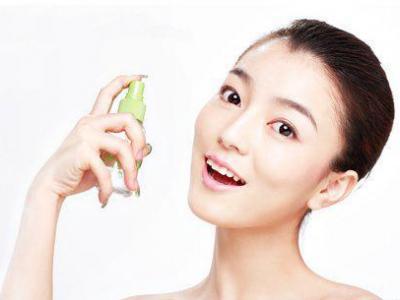 防曬噴霧和防曬霜哪個(gè)效果好？?jī)烧哂惺裁磪^(qū)別？