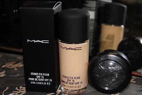 遮瑕液和粉底液哪個先用?它們的作用是什么?