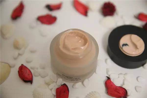 遮瑕棒怎么用?具體步驟是什么?-易網健康<a href=http://www.xllyou.com/jkys/ target=_blank class=infotextkey>養生</a>網 遮瑕棒怎么用?具體步驟是什么?