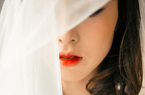 嘴唇皺紋多怎么辦 7個小技巧還你水潤嘟嘟唇-易網健康<a href=http://www.xllyou.com/jkys/ target=_blank class=infotextkey>養(yǎng)生</a>網 嘴唇皺紋多怎么辦 7個小技巧還你水潤嘟嘟唇