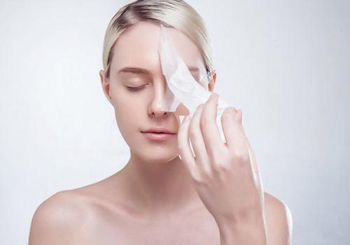 冬季皮膚干燥敷什么面膜好? 自制補水面膜簡單又實用-易網<a href=http://www.xllyou.com/ target=_blank class=infotextkey>健康養生</a>網 冬季皮膚干燥敷什么面膜好? 自制補水面膜簡單又實用