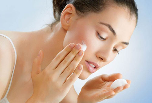 潔面乳和洗面奶有什么區別?如何正確使用潔面產品-易網健康養生網 潔面乳和洗面奶有什么區別?如何正確使用潔面產品