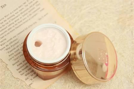 女生用玻尿酸護膚的作用，玻尿酸保濕抗老的美容效果