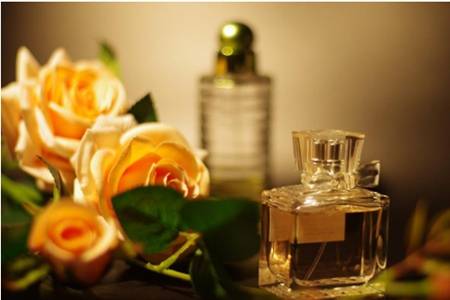 全球護(hù)膚品品牌十大排名,雅詩(shī)蘭黛竟然比不上它-易網(wǎng)<a href=http://www.xllyou.com/ target=_blank class=infotextkey>健康養(yǎng)生</a>網(wǎng) 全球護(hù)膚品品牌十大排名,雅詩(shī)蘭黛竟然比不上它