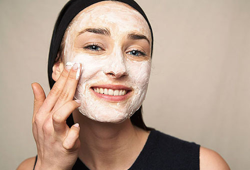 什么時間敷面膜效果好?晚上睡前護膚效果加倍-易網(wǎng)健康養(yǎng)生網(wǎng) 什么時間敷面膜效果好?晚上睡前護膚效果加倍