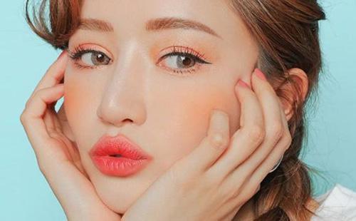 別大意!這3個化妝習慣可能在傷害你的皮膚!-易網<a href=http://www.xllyou.com/ target=_blank class=infotextkey>健康養生</a>網 別大意!這3個化妝習慣可能在傷害你的皮膚!