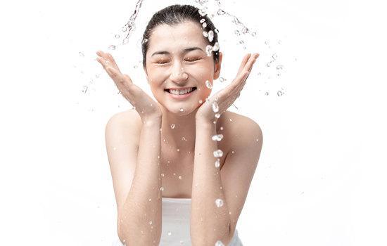 用熱水洗臉可以殺螨蟲嗎 去除面部螨蟲的方法-易網健康養生網 用熱水洗臉可以殺螨蟲嗎 去除面部螨蟲的方法