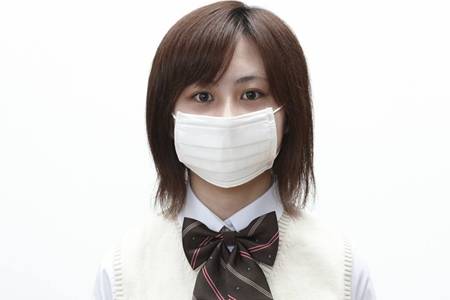 女生長時間戴口罩導致長痘,專家告訴你預防和治療的方法-易網健康養生網 女生長時間戴口罩導致長痘,專家告訴你預防和治療的方法