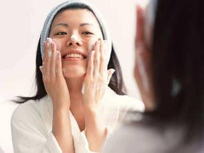 白醋洗臉的四個(gè)好處,用白醋洗臉的正確清潔方法