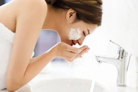 一次性口罩的正確戴法,戴口罩怎么護膚能讓皮膚越來越好-易網健康養生網 一次性口罩的正確戴法,戴口罩怎么護膚能讓皮膚越來越好