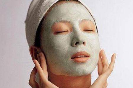 護膚誤區:睡前不涂任何保濕護膚產品可以讓皮膚休息是真的嗎-易網健康<a href=http://www.xllyou.com/jkys/ target=_blank class=infotextkey>養生</a>網 護膚誤區:睡前不涂任何保濕護膚產品可以讓皮膚休息是真的嗎