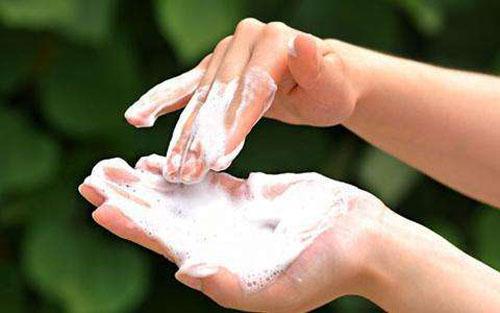 玻尿酸洗面奶和氨基酸洗面奶有什么區別-易網<a href=http://www.xllyou.com/ target=_blank class=infotextkey>健康養生</a>網 玻尿酸洗面奶和氨基酸洗面奶有什么區別