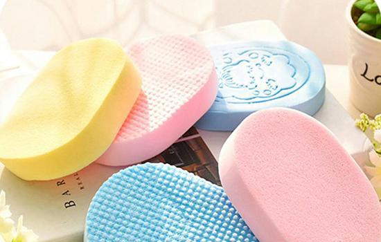 洗臉撲發霉了怎么處理 如何正確清洗洗臉撲-易網健康<a href=http://www.xllyou.com/jkys/ target=_blank class=infotextkey>養生</a>網 洗臉撲發霉了怎么處理 如何正確清洗洗臉撲