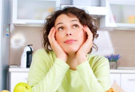 女性憂心怎么瘦臉?四個簡單有效的瘦臉方法-易網(wǎng)健康<a href=http://www.xllyou.com/jkys/ target=_blank class=infotextkey>養(yǎng)生</a>網(wǎng) 女性憂心怎么瘦臉?四個簡單有效的瘦臉方法