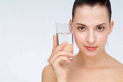 簡(jiǎn)單有效的美白小妙招 讓皮膚白白嫩嫩-易網(wǎng)健康<a href=http://www.xllyou.com/jkys/ target=_blank class=infotextkey>養(yǎng)生</a>網(wǎng) 簡(jiǎn)單有效的美白小妙招 讓皮膚白白嫩嫩