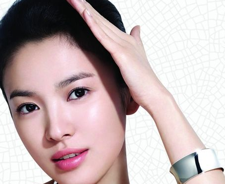 防曬和隔離的正確順序是怎么樣的?-易網健康<a href=http://www.xllyou.com/jkys/ target=_blank class=infotextkey>養生</a>網 防曬和隔離的正確順序是怎么樣的?