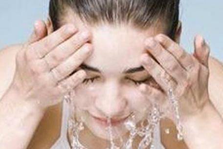 孕婦使用水楊酸的化妝品的危害 孕期祛痘的四個方法