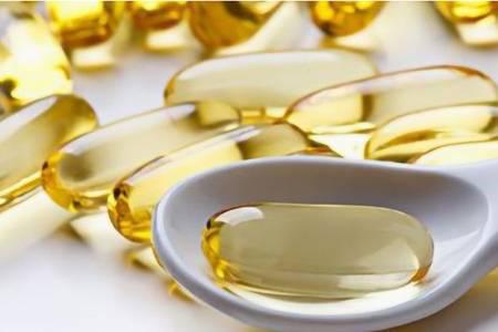 用維e擦臉半年后的變化,維生素e護膚美容功效強大-易網健康<a href=http://www.xllyou.com/jkys/ target=_blank class=infotextkey>養生</a>網 用維e擦臉半年后的變化,維生素e護膚美容功效強大