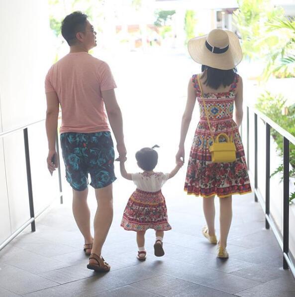 網友偶遇章澤天劉強東 奶茶妹妹素顏甜笑少女肌贏了！