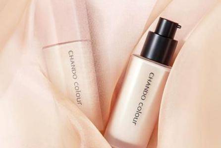 混合性皮膚痘肌T區(qū)總脫妝出油 選對粉底液很重要-易網(wǎng)健康<a href=http://www.xllyou.com/jkys/ target=_blank class=infotextkey>養(yǎng)生</a>網(wǎng) 混合性皮膚痘肌T區(qū)總脫妝出油 選對粉底液很重要