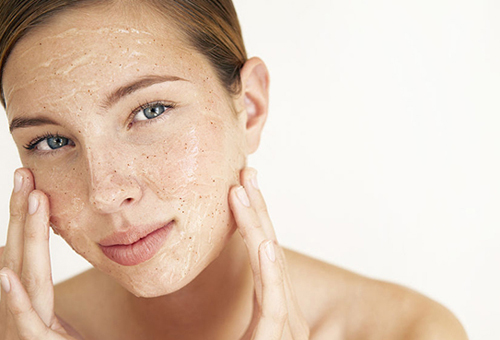 眼角皺紋多該怎么去除？試試這4個去皺方法