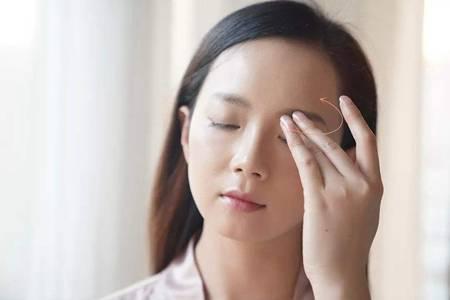 眼霜的正確使用方法步驟，做好眼部護理去除眼尾紋