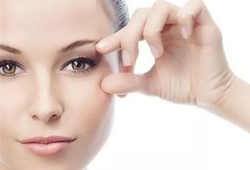 眼部保養秘籍顯年輕的最好是方式