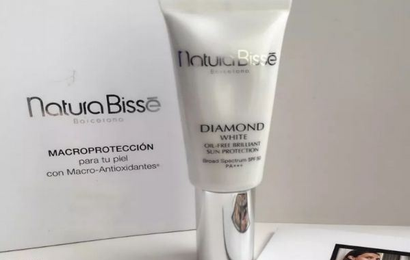 如何選防曬霜有關防曬的一些小常識你清楚嗎-易網<a href=http://www.xllyou.com/ target=_blank class=infotextkey>健康養生</a>網 如何選防曬霜有關防曬的一些小常識你清楚嗎