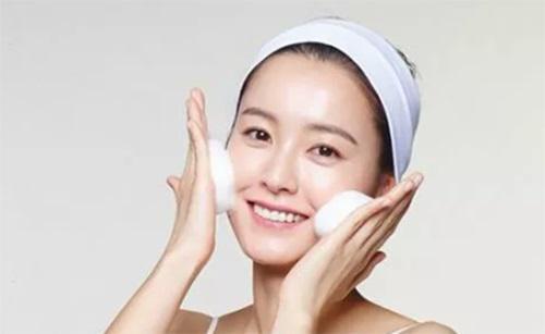 原來你以前的卸妝方式全是不正確的?-易網<a href=http://www.xllyou.com/ target=_blank class=infotextkey>健康養生</a>網 原來你以前的卸妝方式全是不正確的?