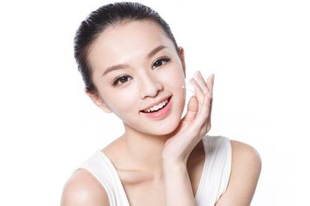 女性面部脂溢性皮炎怎么治,臉上出油多長痘注意六件事情-易網健康<a href=http://www.xllyou.com/jkys/ target=_blank class=infotextkey>養生</a>網 女性面部脂溢性皮炎怎么治,臉上出油多長痘注意六件事情