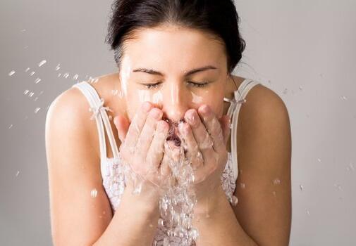 皮膚黃是什么原因導致的？皮膚黃如何美白