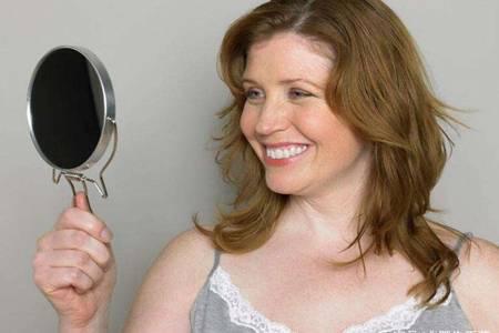 油性皮膚怎么改善，夏天出油多長(zhǎng)痘的護(hù)膚方法