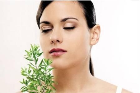 油性皮膚怎么改善，夏天出油多長(zhǎng)痘的護(hù)膚方法