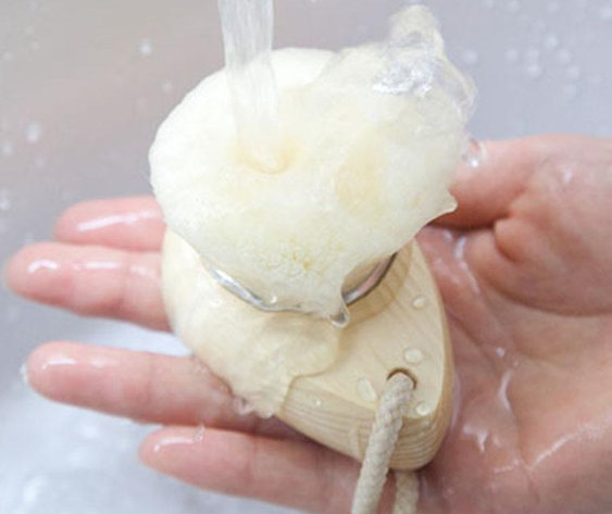 使用潔面刷會導致毛孔變大嗎？如何正確使用潔面刷