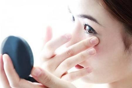 怎么去除脂肪粒的小竅門 三招還原眼部完美肌膚