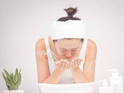 去角質(zhì)啫喱的功效與作用 什么是去角質(zhì)啫喱怎么使用有什么效果