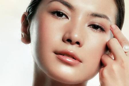 精華液什么時候用效果最好  精華液的正確使用方法是什么