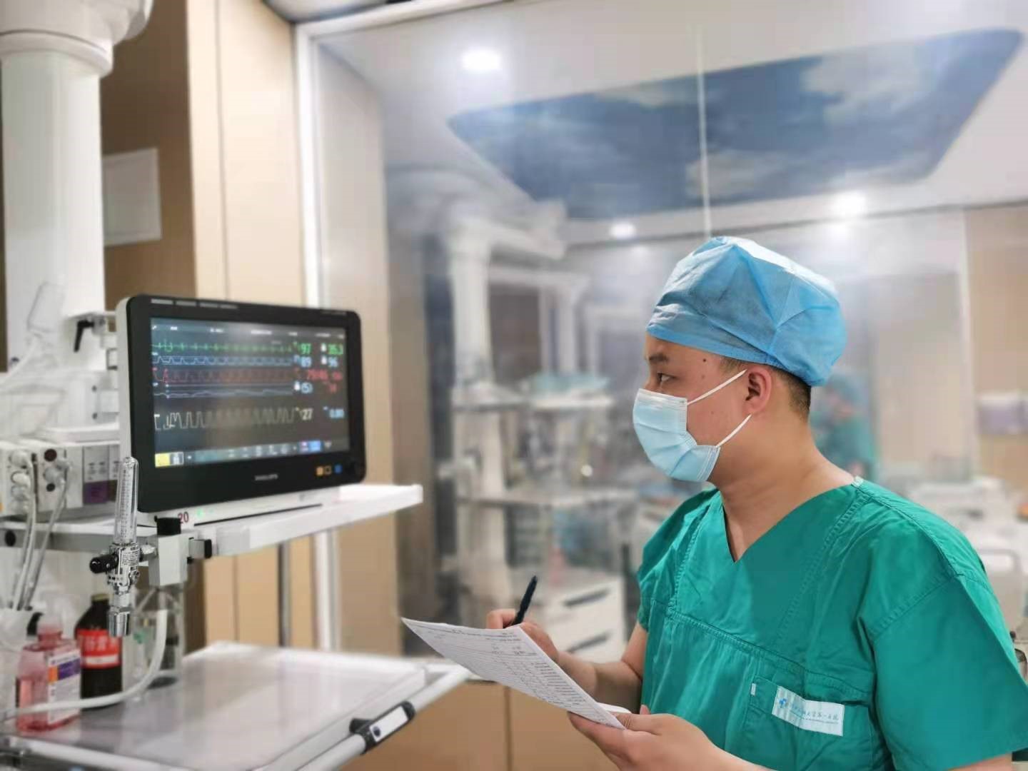 誰在承載生命之重：護士節，傾聽白衣天使們的“心聲”